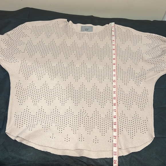 🔥LIV Milano Beige Sweater with Patterned Design🔥 - Picture 6 of 7